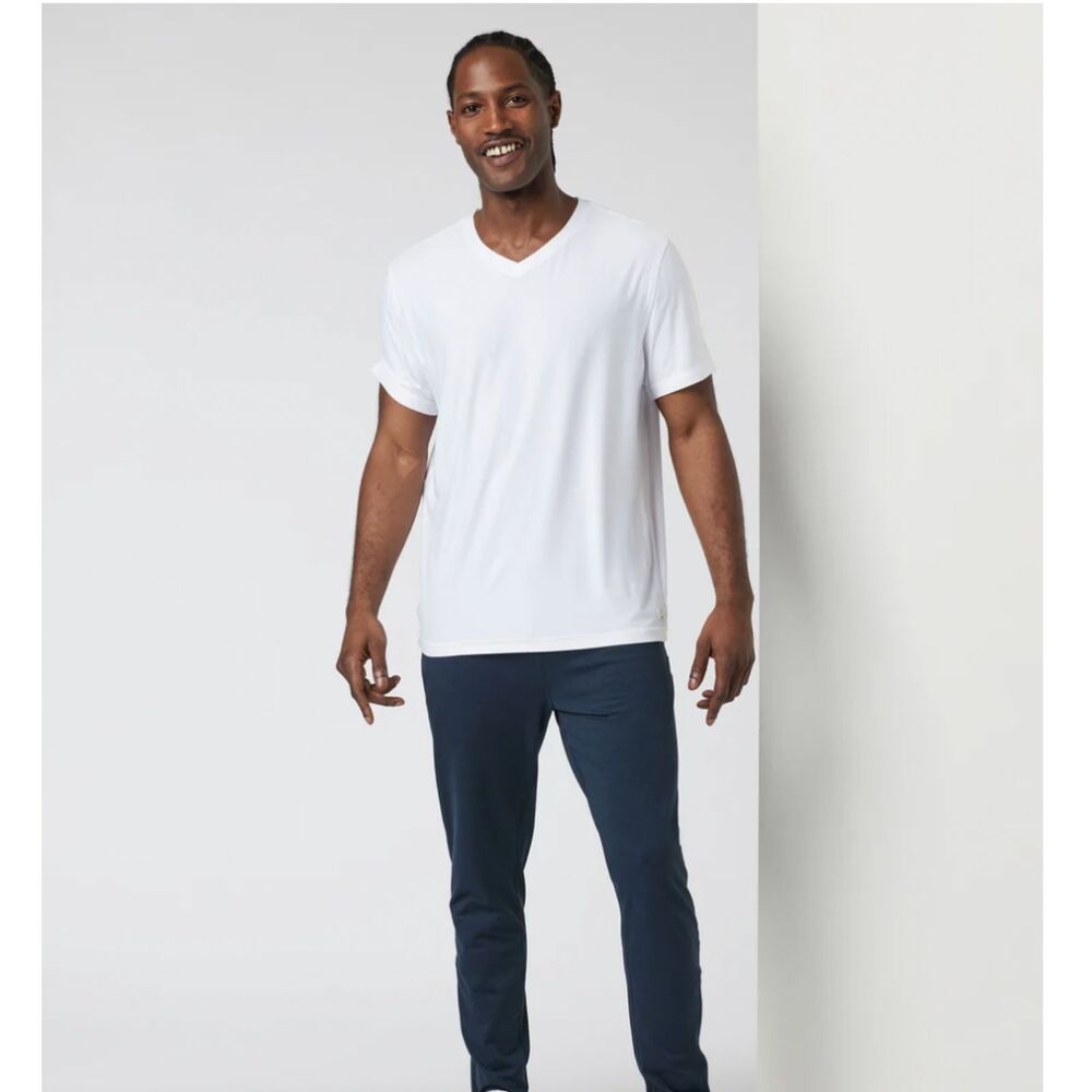 NWOT Vuori Strato Tech V-Neck Performance Tee Men's Large White